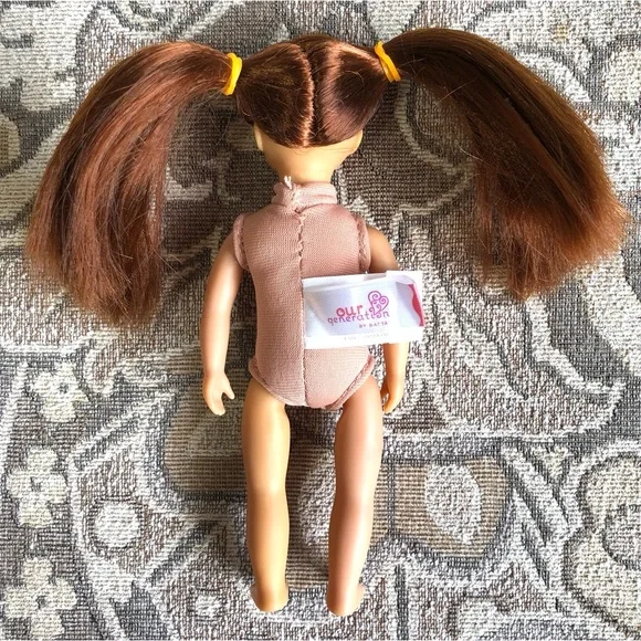4/$20 Lori 6” Mini Doll Our Generation By Battat Green Eyes, Auburn Hair - Picture 4 of 6
